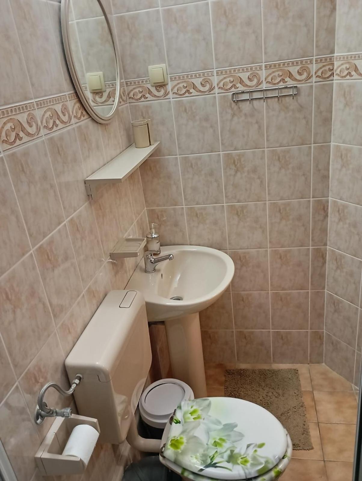 קרק Rooms Helena מראה חיצוני תמונה