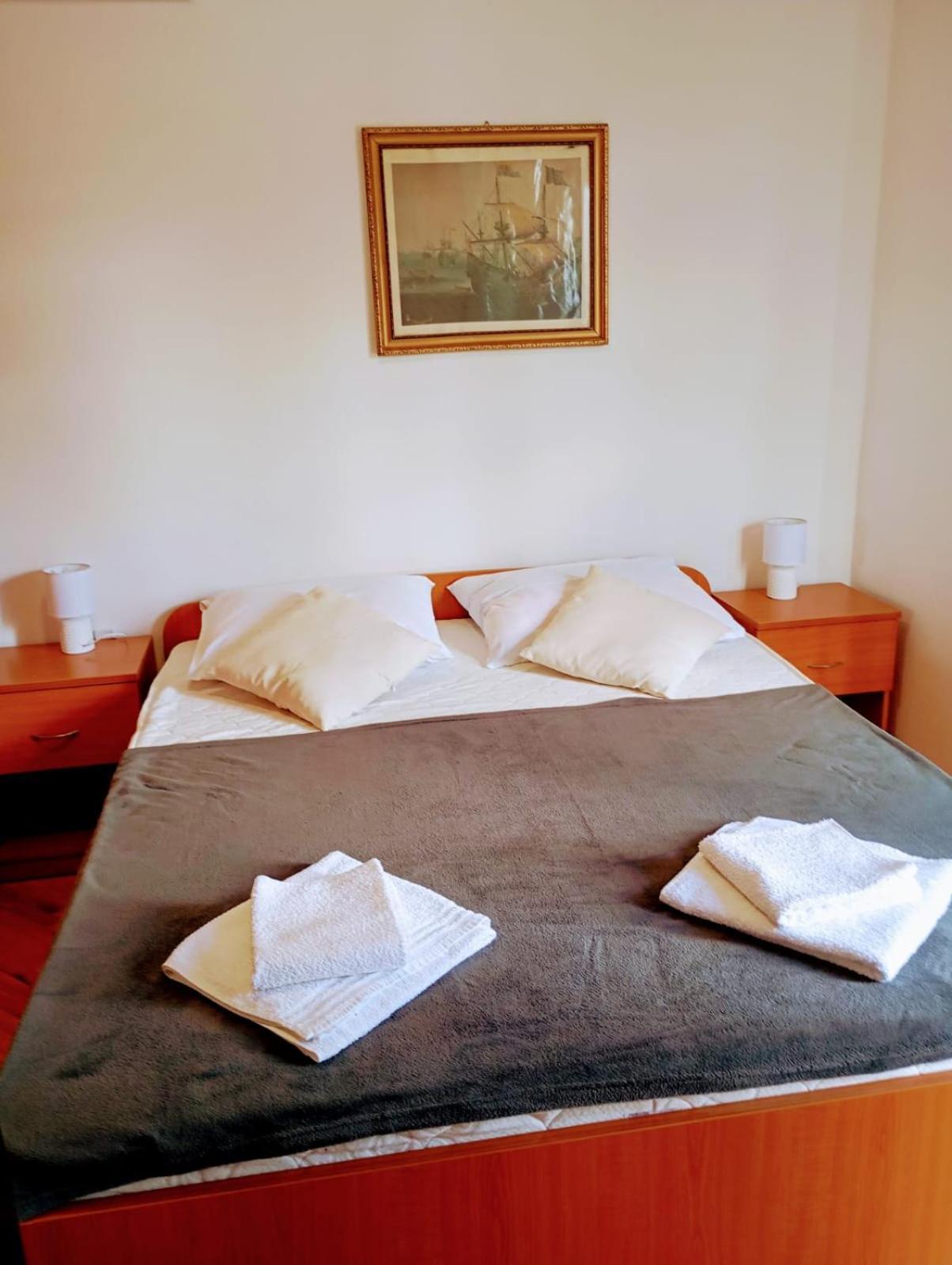 קרק Rooms Helena מראה חיצוני תמונה